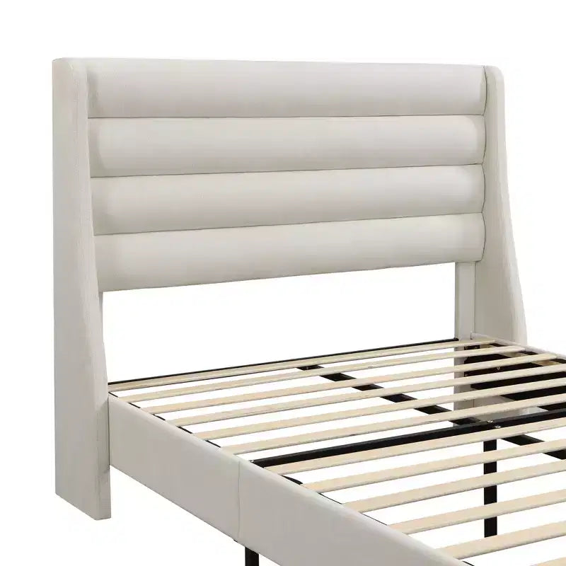 Letto moderno in ciniglia con testiera alta e ondulata