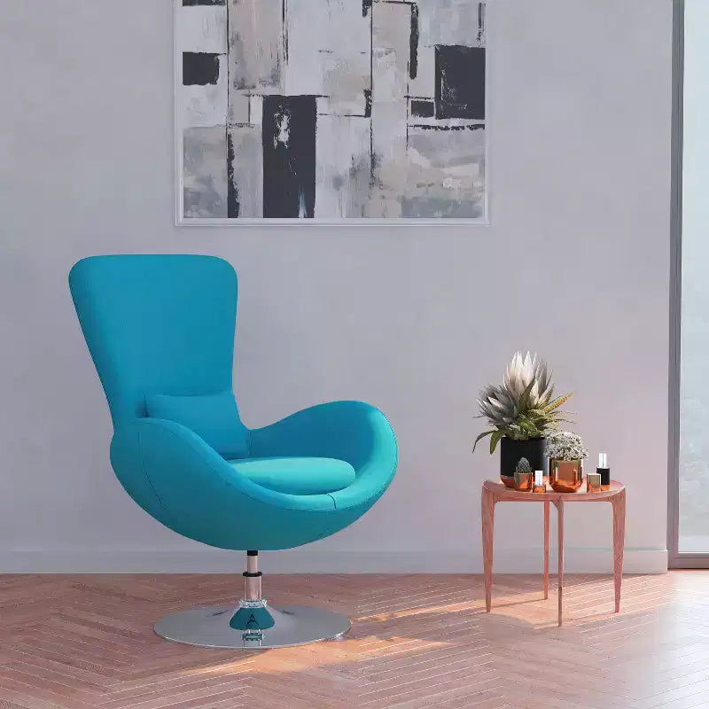 Poltrona lounge a forma di uovo con schienale alto e base girevole in metallo a 360°