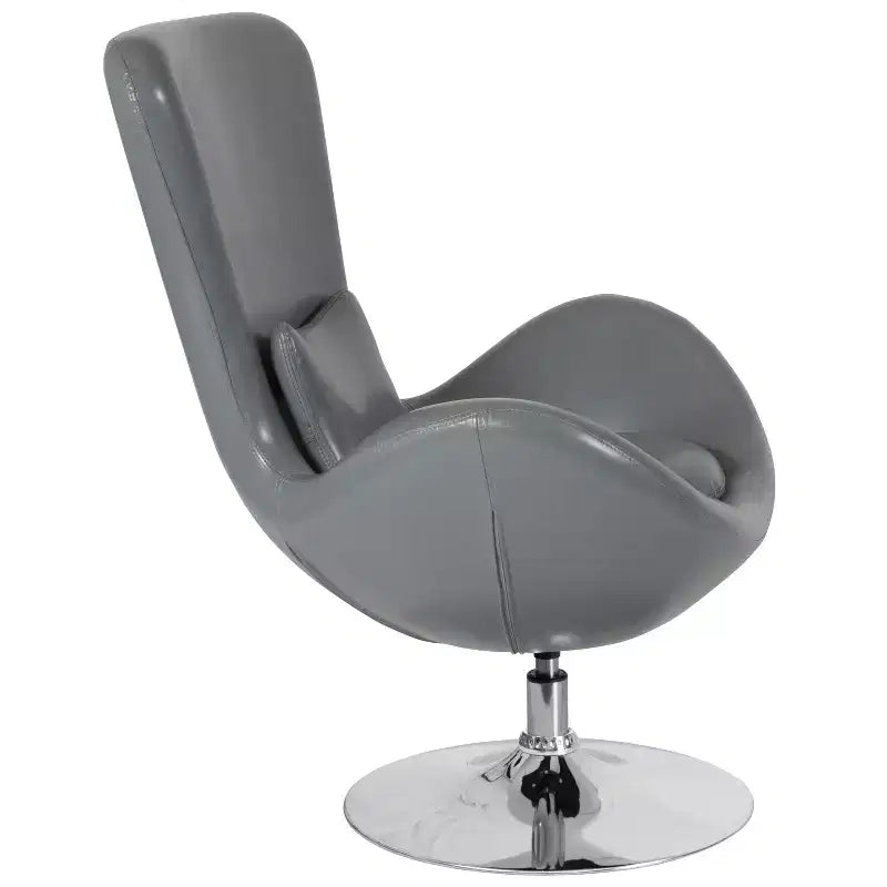 Poltrona lounge a forma di uovo con schienale alto e base girevole in metallo a 360°