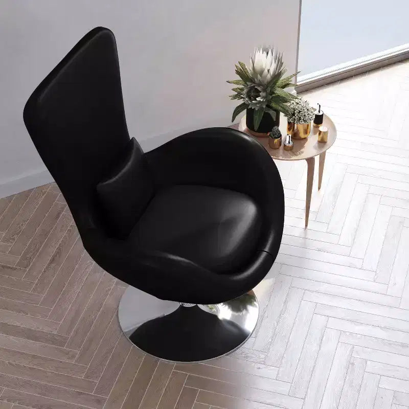 Poltrona lounge a forma di uovo con schienale alto e base girevole in metallo a 360°