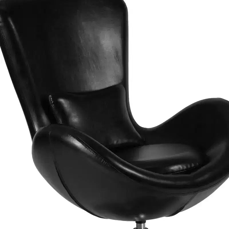 Poltrona lounge a forma di uovo con schienale alto e base girevole in metallo a 360°