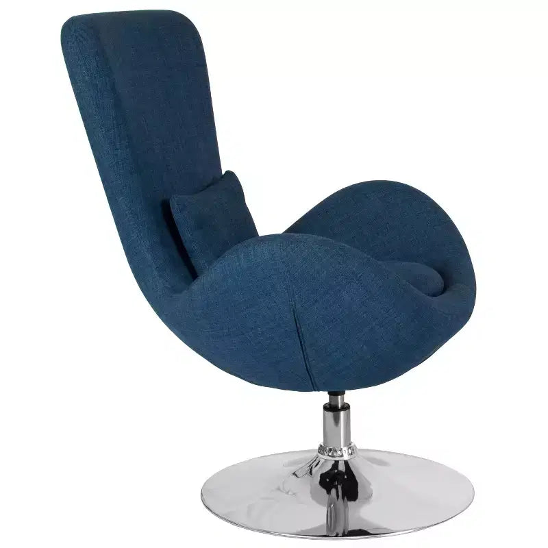 Poltrona lounge a forma di uovo con schienale alto e base girevole in metallo a 360°