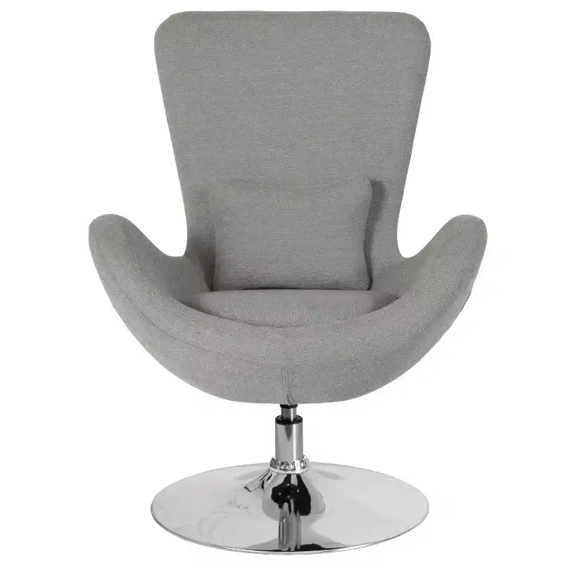 Poltrona lounge a forma di uovo con schienale alto e base girevole in metallo a 360°