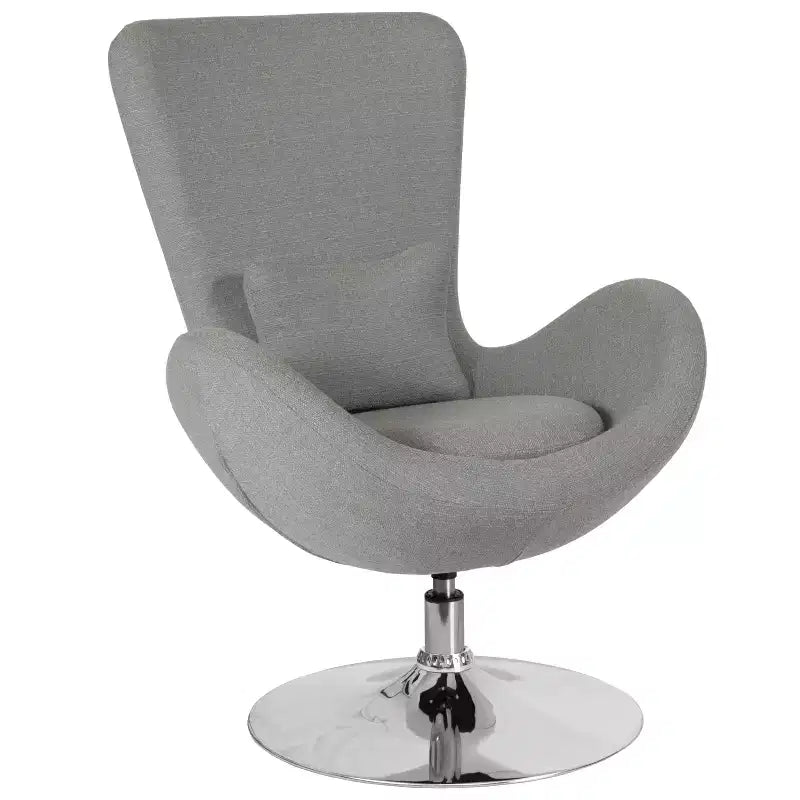 Poltrona lounge a forma di uovo con schienale alto e base girevole in metallo a 360°