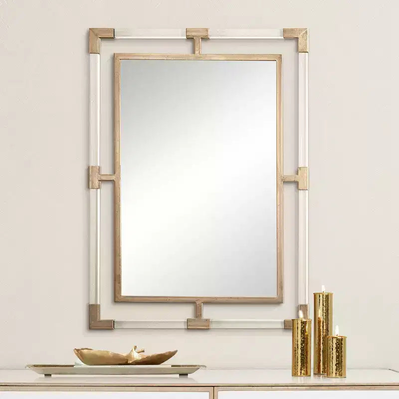 Specchio da parete rettangolare da bagno, con cornice moderna in ferro dorato smussato e acrilico trasparente, 71 cm di larghezza